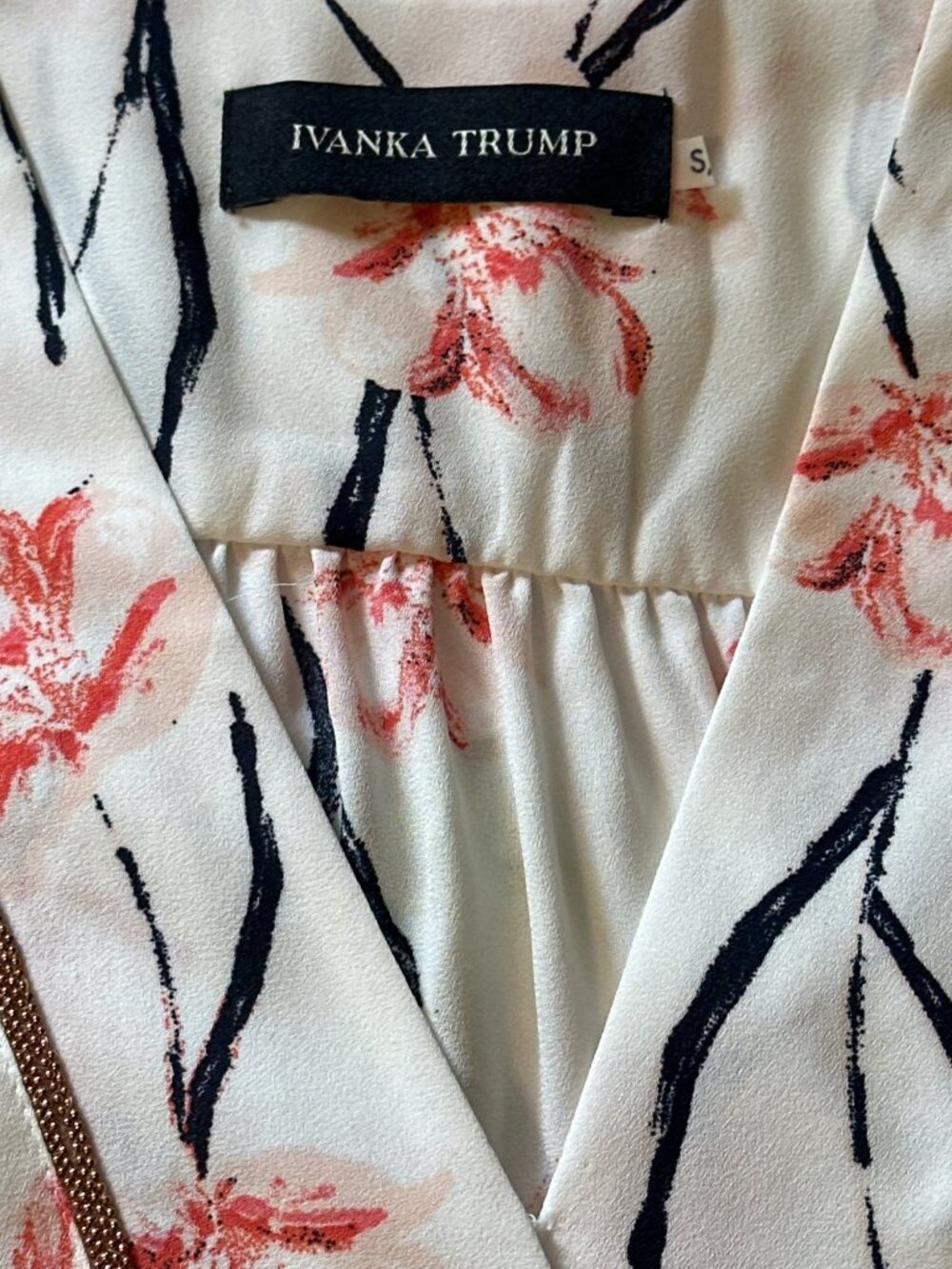 Ivanka Trump Sleeveless Floral Print Blouse V-Neck Lightweight Size Small White - Picture 3 of 4